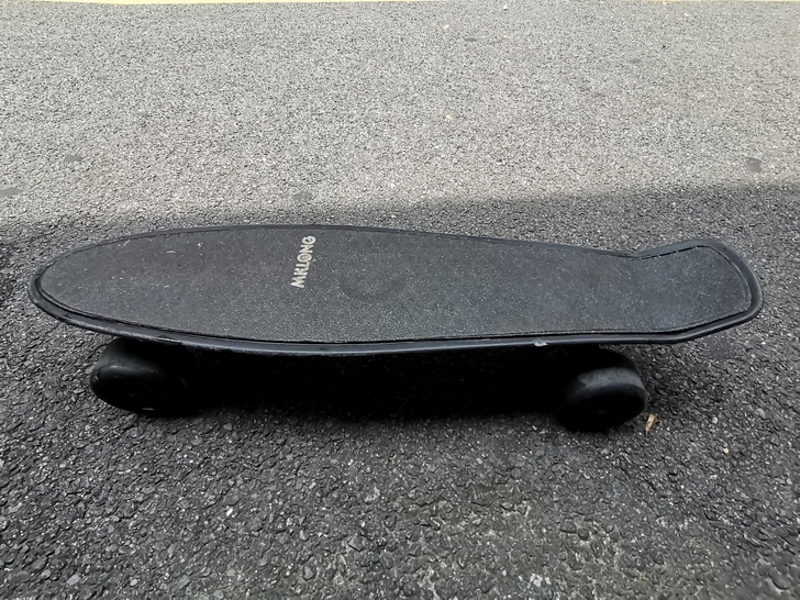 MKLOMG迈卡龙,小鱼板滑板,如图。很结...