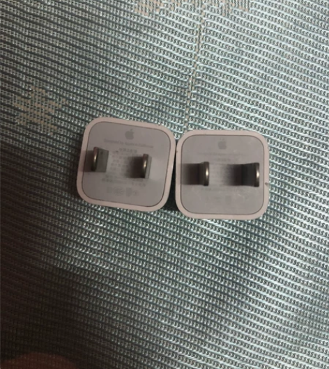苹果5v1a 5w原装充电器一个 二手 不...