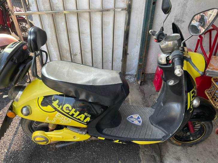 爱玛电动车 成色看图 在家一直放着用不到 ...