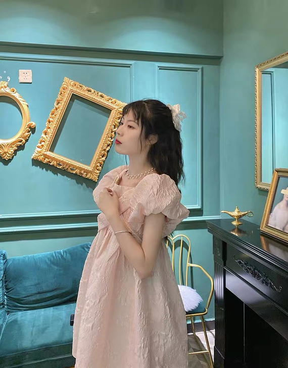花樽与花| 粉色在逃公主连衣裙泡泡袖童话风...