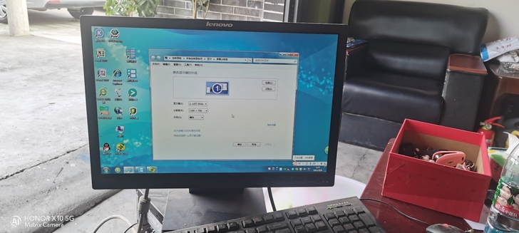 出电脑一台，带联想19寸显示 键盘鼠标，华...