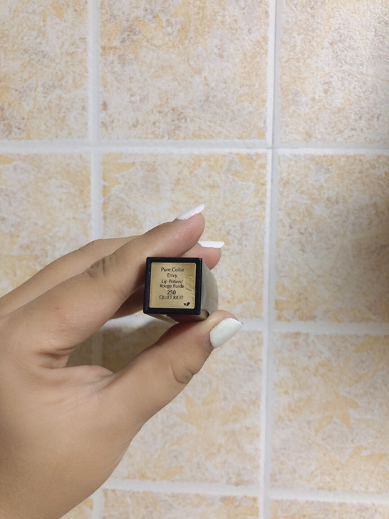 雅诗兰黛唇釉 口红太多 只用过几次！自行小...