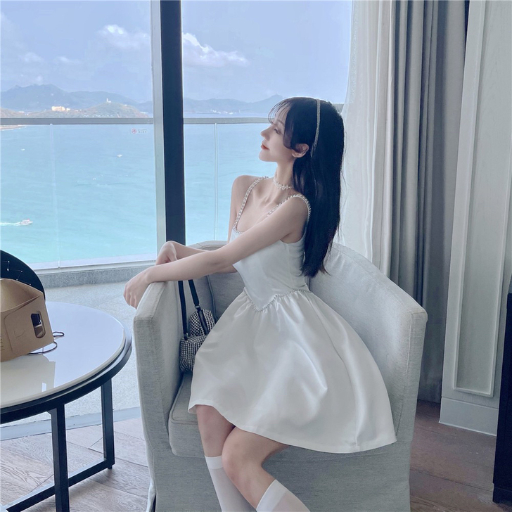 港风吊带重工钉钻收腰显瘦大摆连衣裙