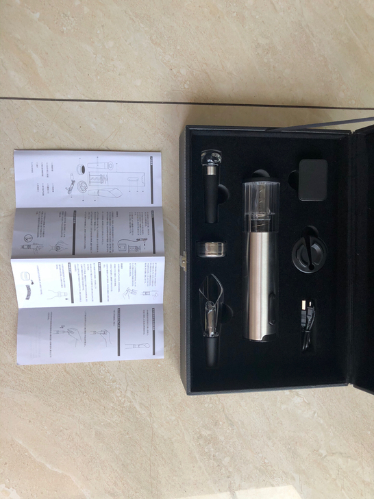 全自动开瓶器，全新，地产商送的礼品，转给需...
