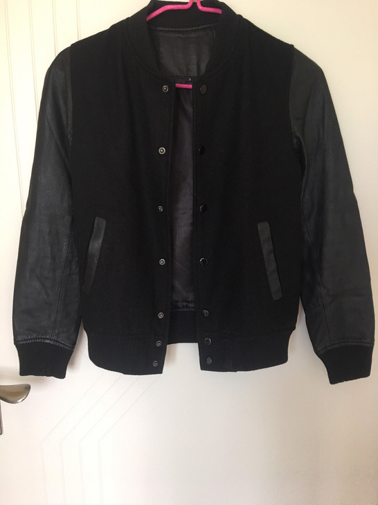 清衣柜清闲置了！棒球服，羊皮袖