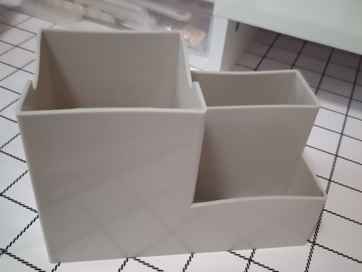 灰色笔筒