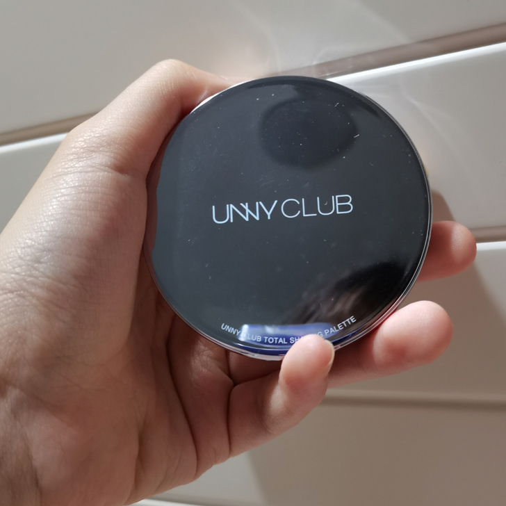 UNNY三色修容盘，只扫过一次！如图，几乎...