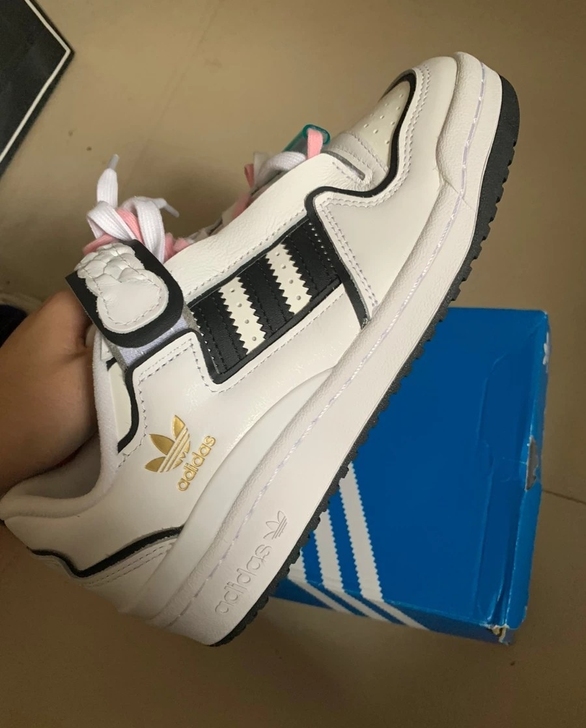 lisa同款adidas鞋子37码保证正品...