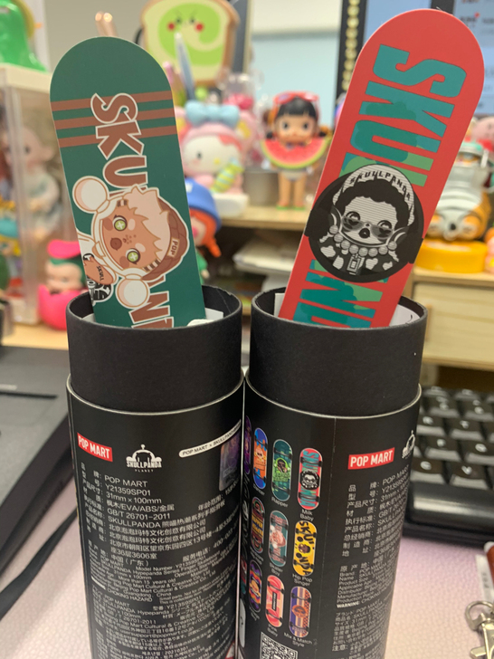 泡泡玛特sp熊喵热潮手指滑板确认款，仅拆封...
