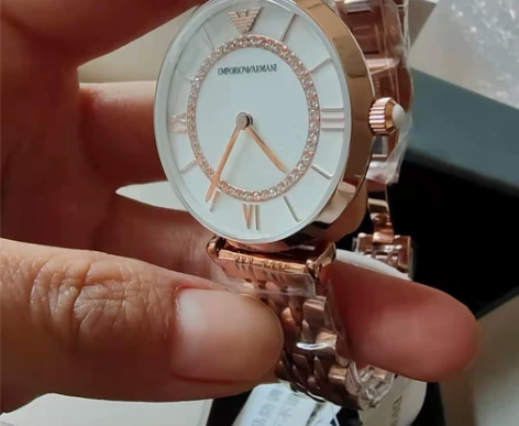 闲置一款全新的手表，购买于京东自营店，这个...