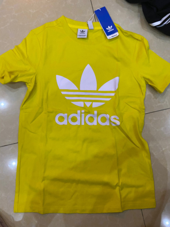 阿迪达斯全新短袖，很漂亮鹅黄色！165尺码...