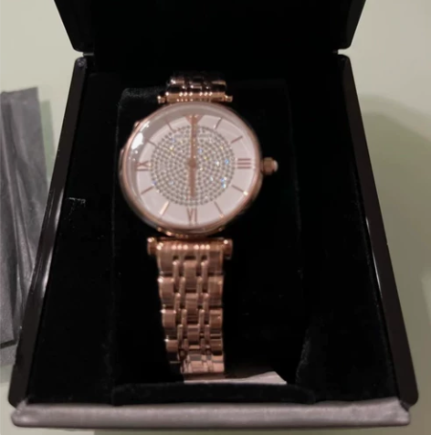 公司做活动抽中的阿玛尼满天星手表，戴过一两...