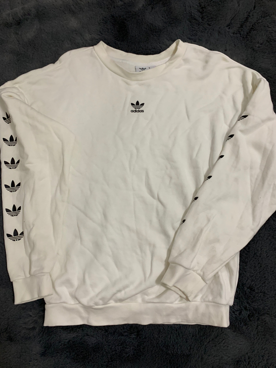 Adidas上衣 商场买的