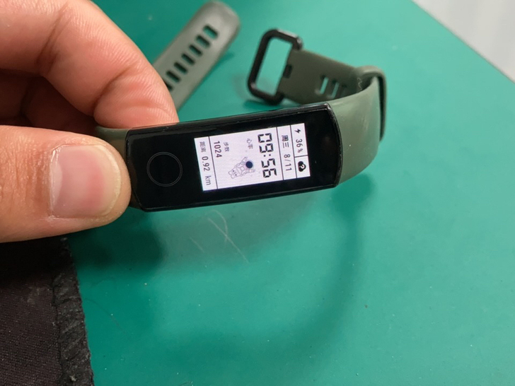 荣耀手环5NFC版特价出售,先到先得