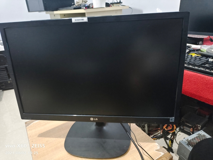 LG24寸电脑显示器23.5寸直面显示屏直...