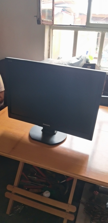 自用22寸飞利浦显示器，需自提，要的私聊