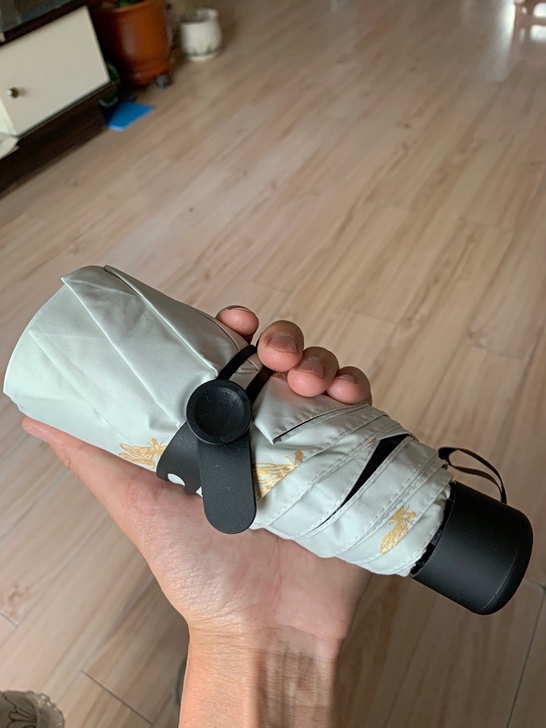 18cm超小迷你五折六骨伞,烫金爱心款,这...