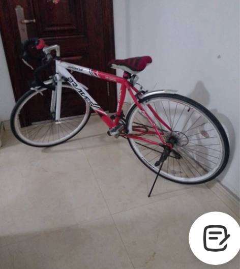 自己骑行的公路赛车,车架轻,锻炼骑行不错的...