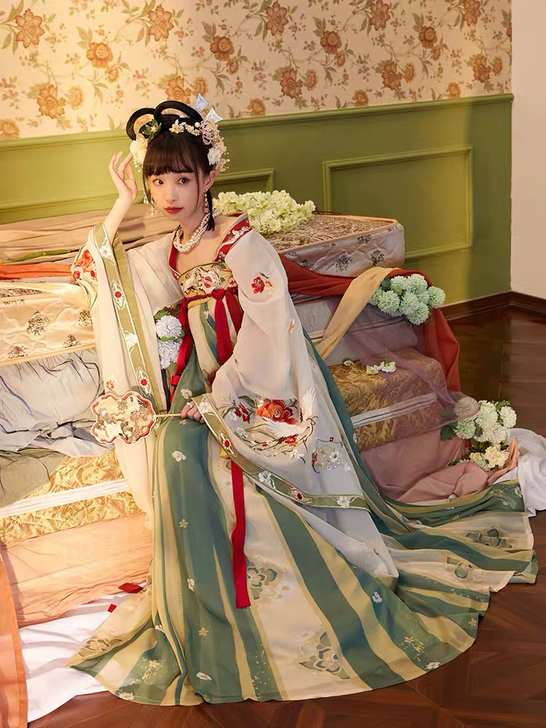 汉服出租 十三余 兮光美人
