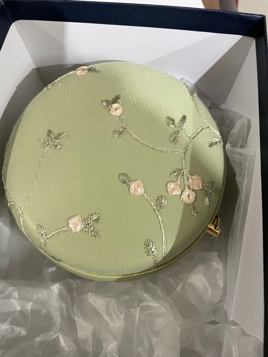 朋友送的不想要，原价60多，现转手卖。20...