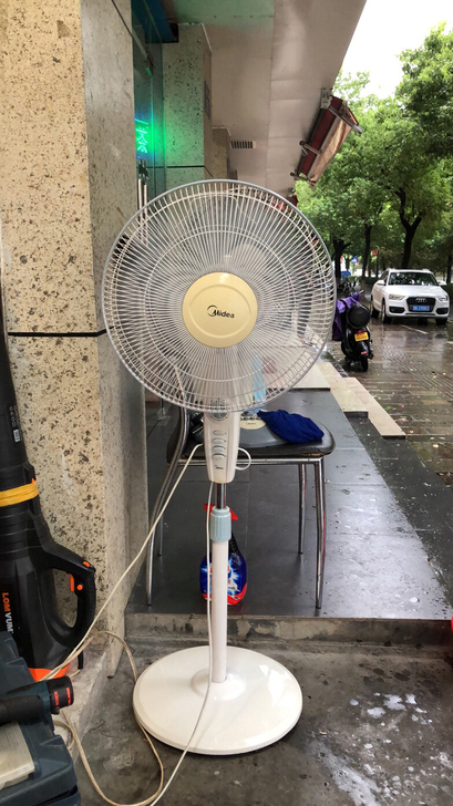 美的落地电风扇 美的台式电风扇 测试正常使...