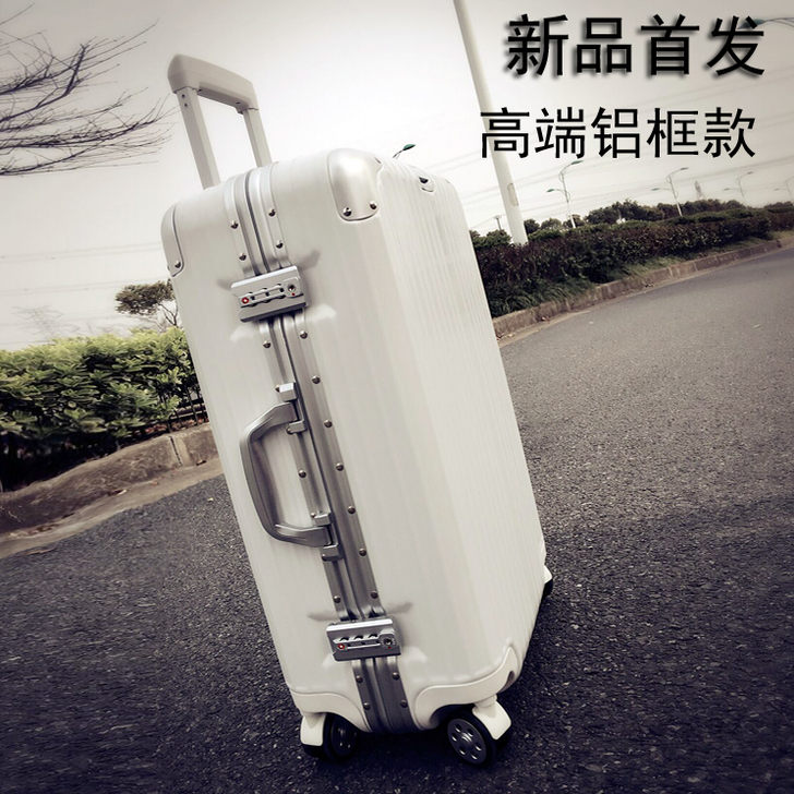 TOMMY PONY 旅行箱，24寸白色，...