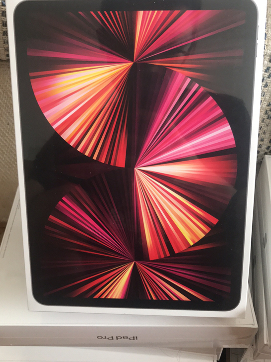苹果Ipad pro 11寸灰色和银色，2...