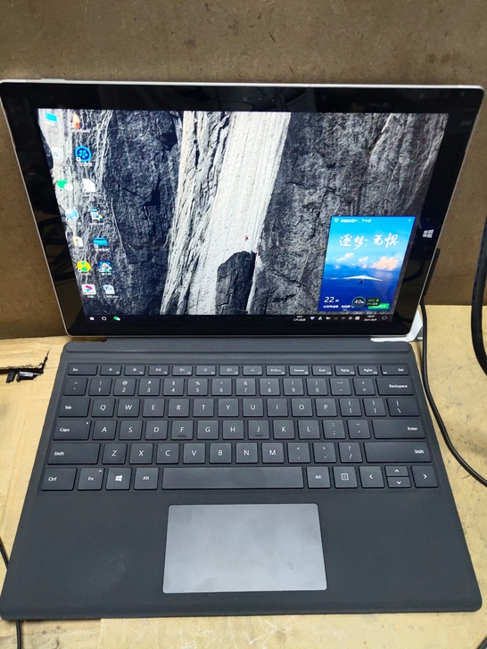 微软SurfacePro3笔记本电脑，