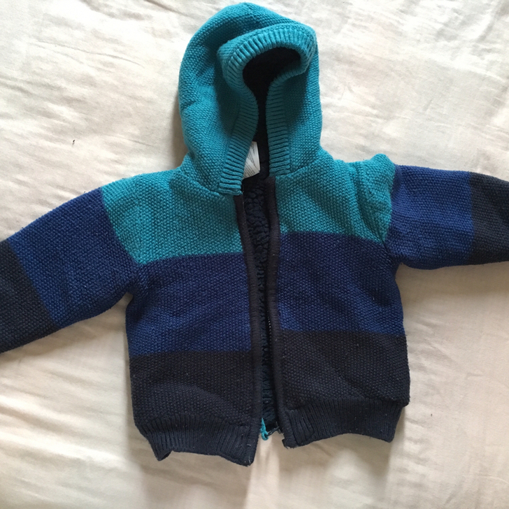 内加羊羔绒，我最喜欢这件衣服，手感很柔暖，...