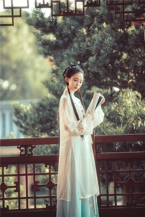 兰若庭汉服海棠春立领纱衫绣花渐变印花日常春...