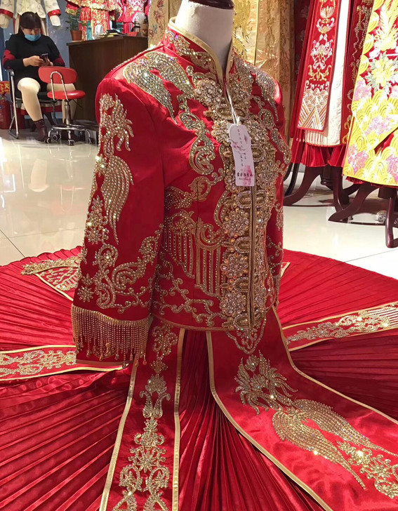 出重工红色秀禾服一件 图为苏州店内实拍 质...