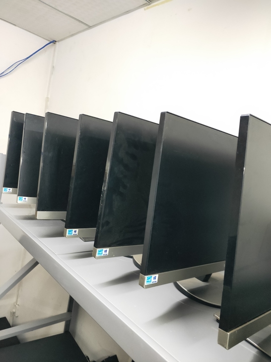 aoc 27寸无边框显示器带vga和dvi...