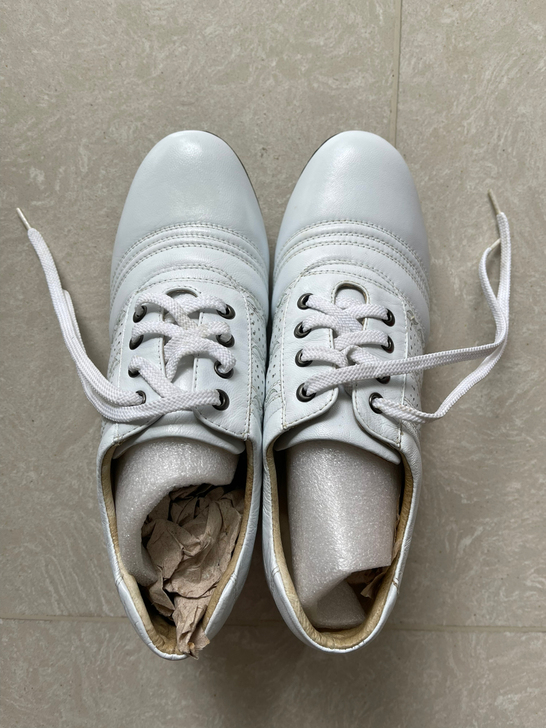 专卖店购入白色羊皮女鞋37码