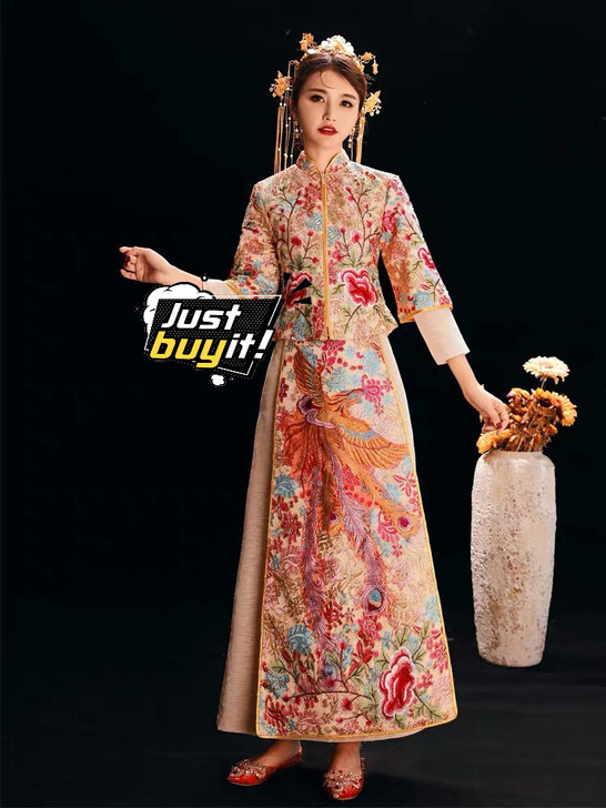 结婚时穿过一次的秀禾服,面料厚度中等,适合...