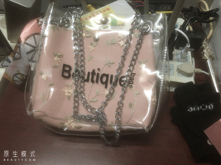 女士包，没有背过，几乎全新，售出不退不换