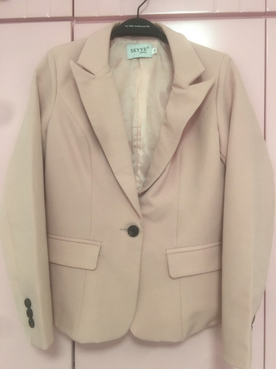 青春斗钱贝贝同款西服，搭配网纱裙很仙哦