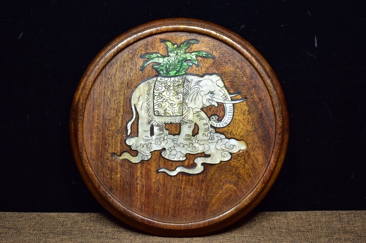 超低价放漏花梨镶嵌螺钿圆大象圆底座茶托，重...