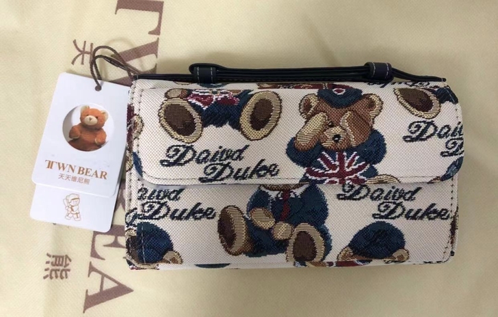 天天维尼熊女包全新有吊牌，斜挎包，全新，性...