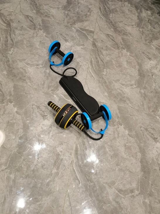 健腹轮，10块钱一个，自取。