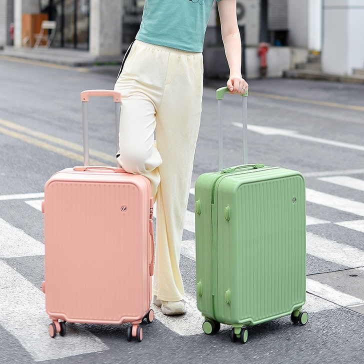 活动抢到网红行李箱，便宜出，24寸，25元...