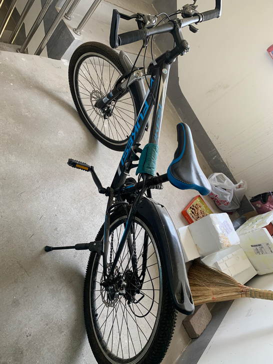 孩子买完了就骑几次，上封闭学校用不着了，适...