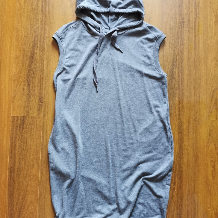 ONLY运动型棉质连帽灰色无袖连衣裙，棉质...