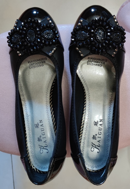 全新黑色小高跟单鞋，40码，一次没穿过，低...