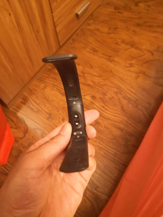 华为的运动手环，充电器不见了。