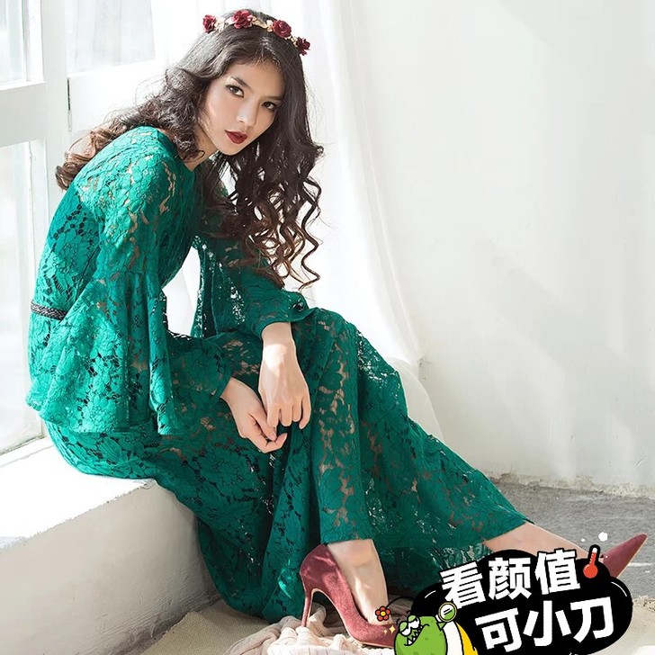 威娅纪蕾丝连衣裙春夏新装圆领高腰喇叭袖