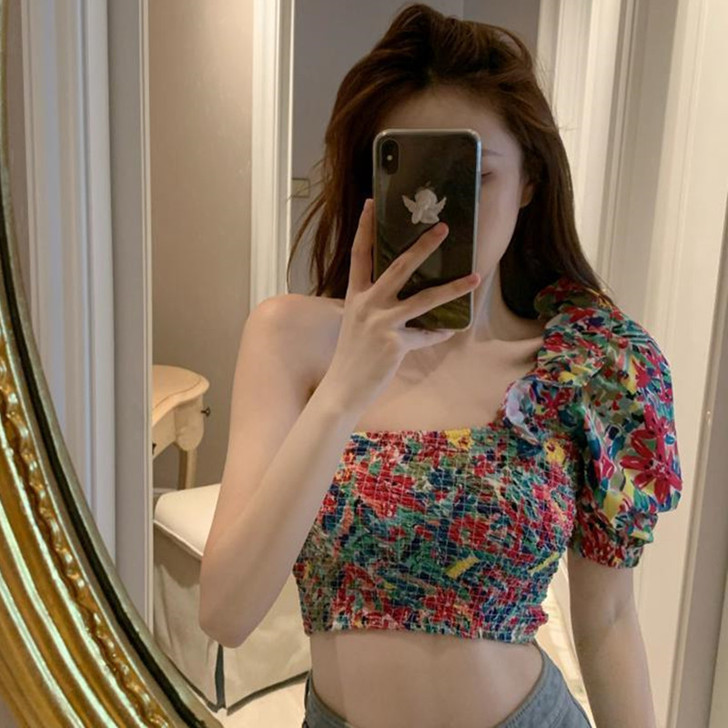 2021夏季法式小众心机露肩荷叶边泡泡袖上...