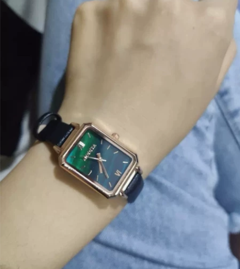 出自用的一块手表，九成几乎全新，功能啥的都...