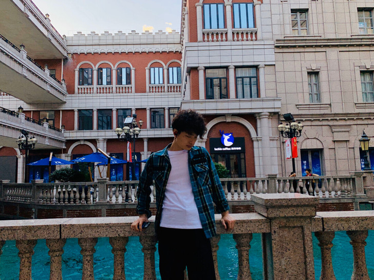 DIESEI潮牌设计师风8层新吊牌都在欢迎...