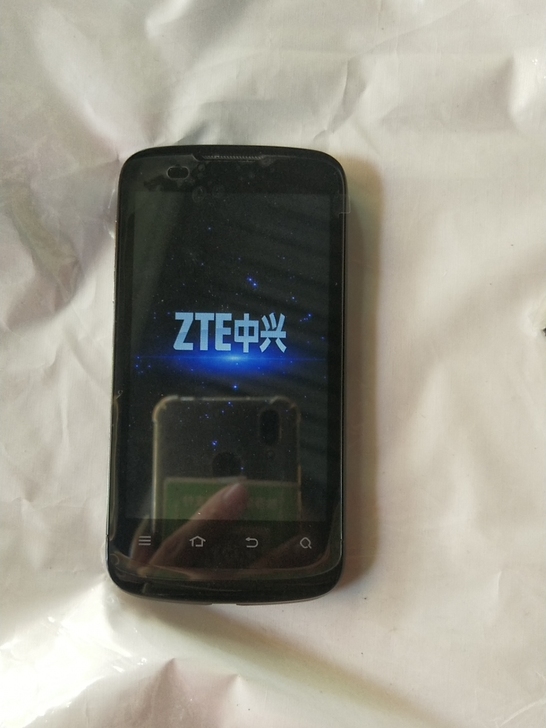 中兴n881e电信版全新，旧款淘汰机，不要...