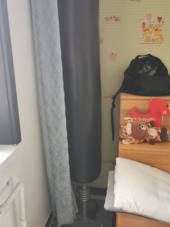 一个拳击架,一个仰卧起坐架,买后没怎么用,...